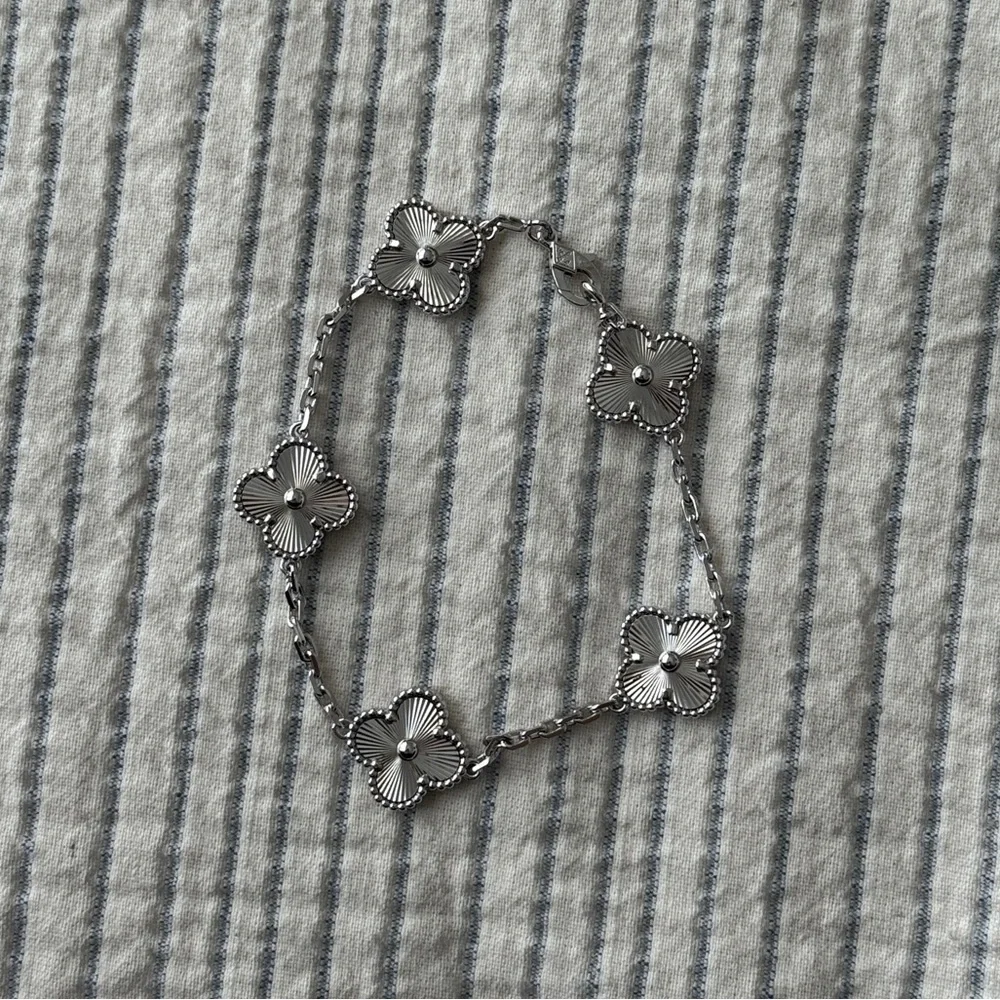 VCA Silver Clover Motif Style Bracelet LAST ONE - Picture 3 of 3